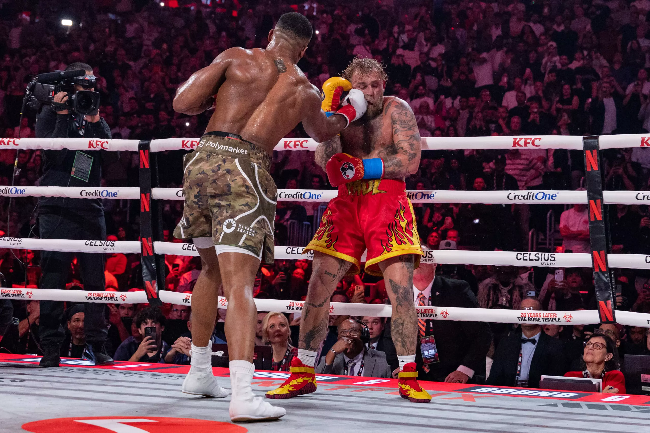 Anthony Joshua lands a right uppercut against Jake Paul.