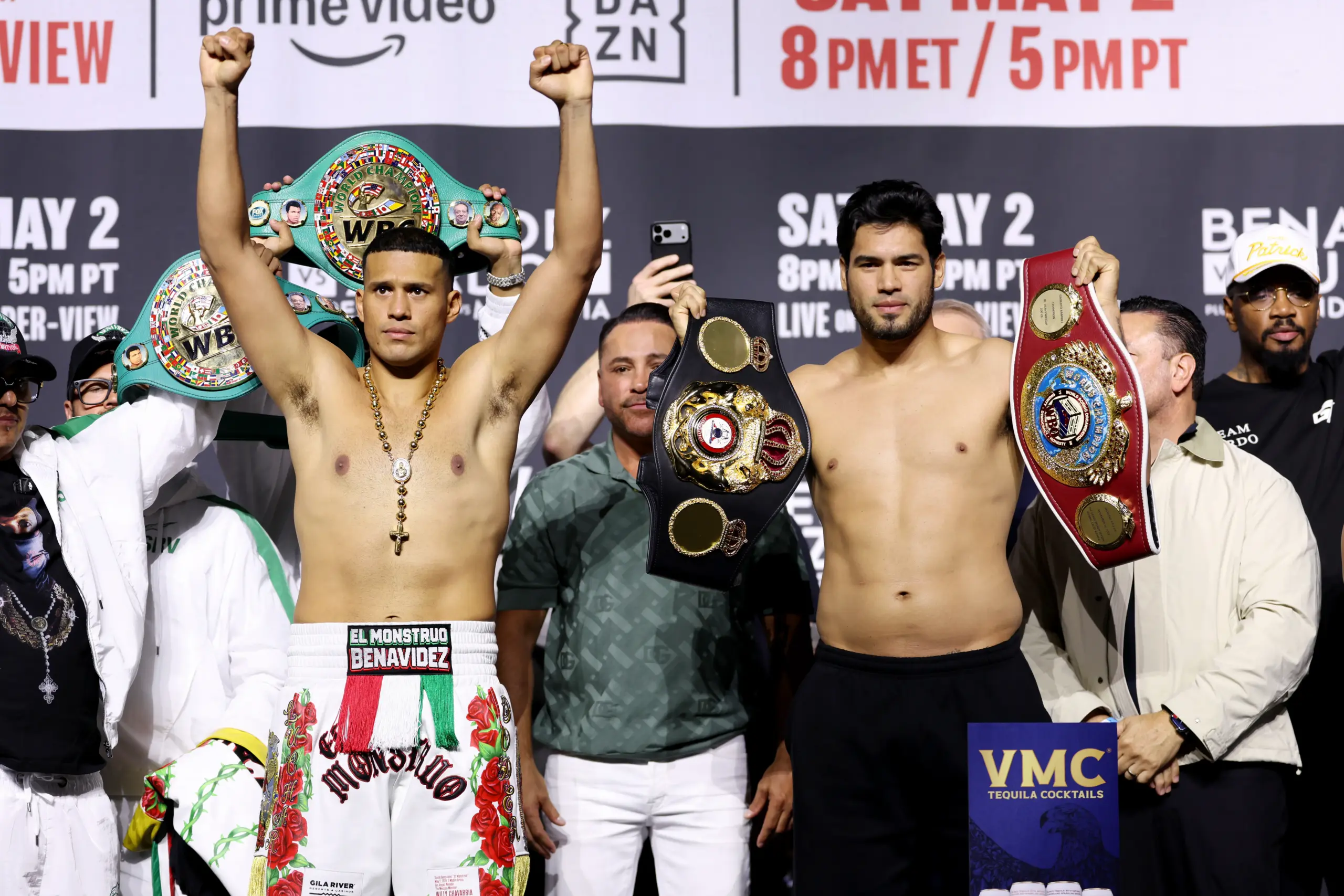 Gilberto Ramírez and David Benavidez stand side by side