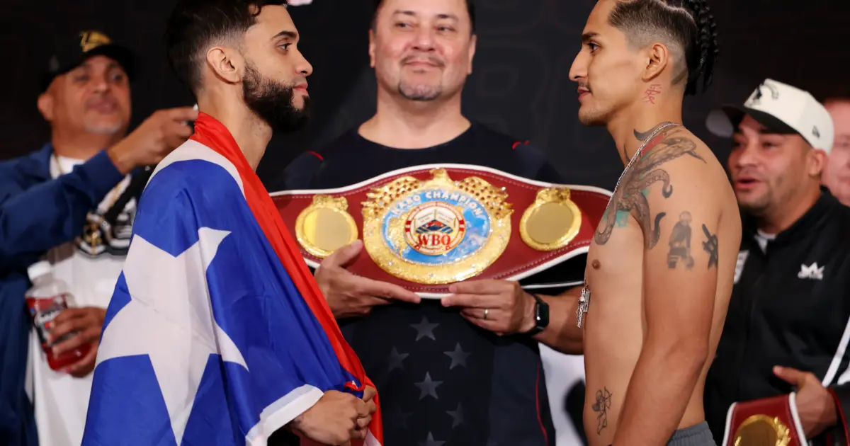 Oscar Collazo and Neider Valdez face off