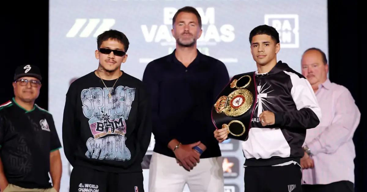 Antonio Vargas and Jesse Rodríguez face the cameras