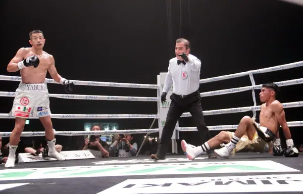 Masamichi Yabuki knocks down René Calixto