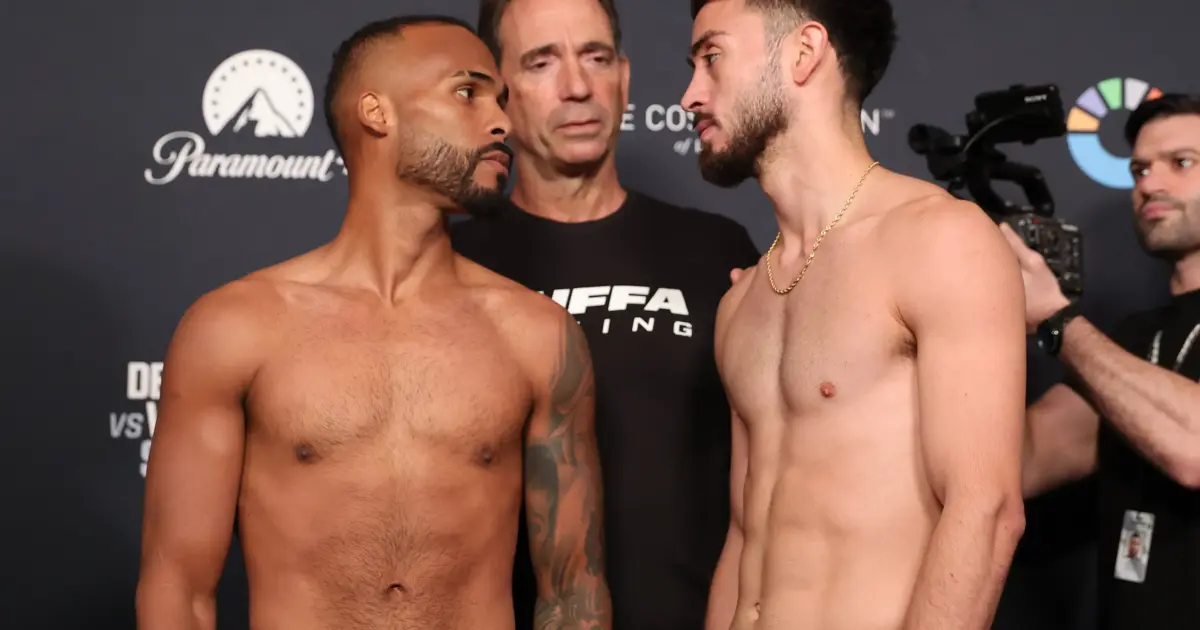 Edwin De Los Santos and José Valenzuela face off