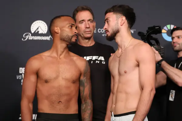Edwin De Los Santos and José Valenzuela face off