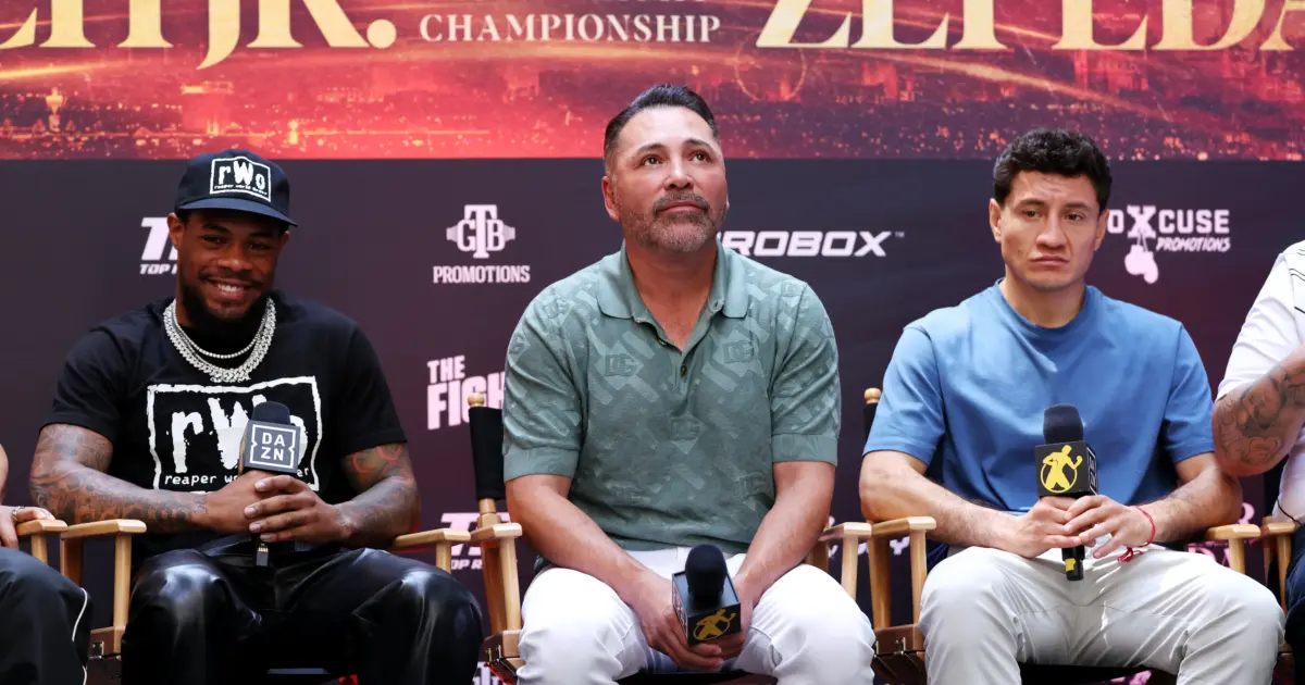 Lamont Roach vs William Zepeda: Lamont Roach Jr and William Zepeda with Oscar De La Hoya at final presser