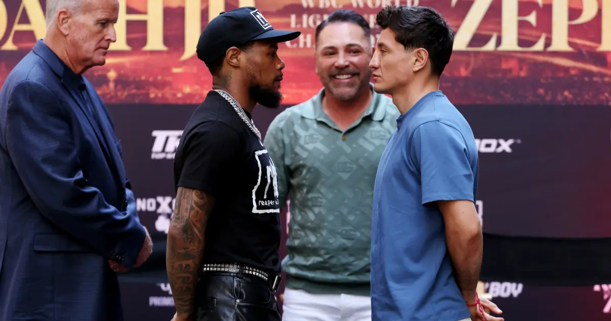 Lamont Roach Jr vs William Zepeda: Lamont Roach Jr and William Zepeda face off at press conference with Oscar De La Hoya