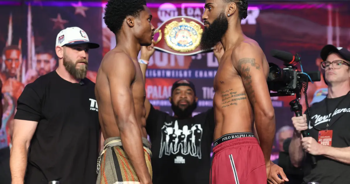 Abdullah Mason and Albert Bell face off at their weigh-in