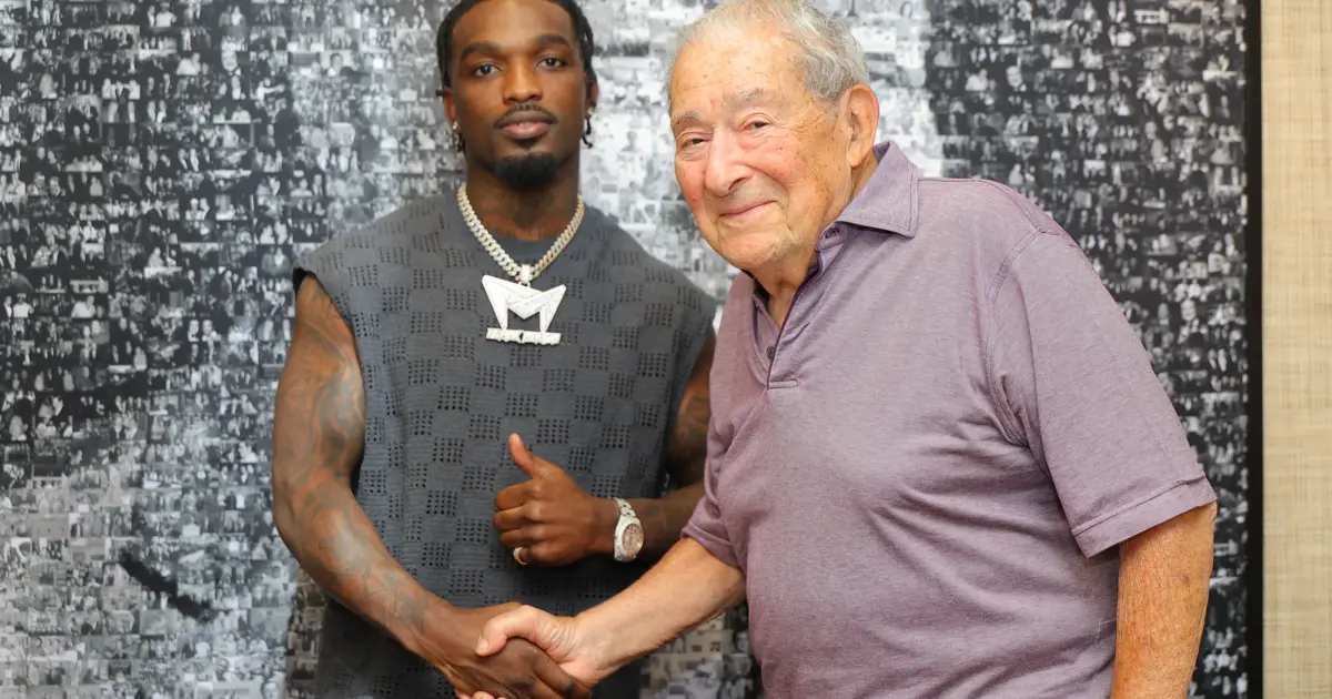 Frank Martin shaking hands with Bob Arum after signing with Top Rank