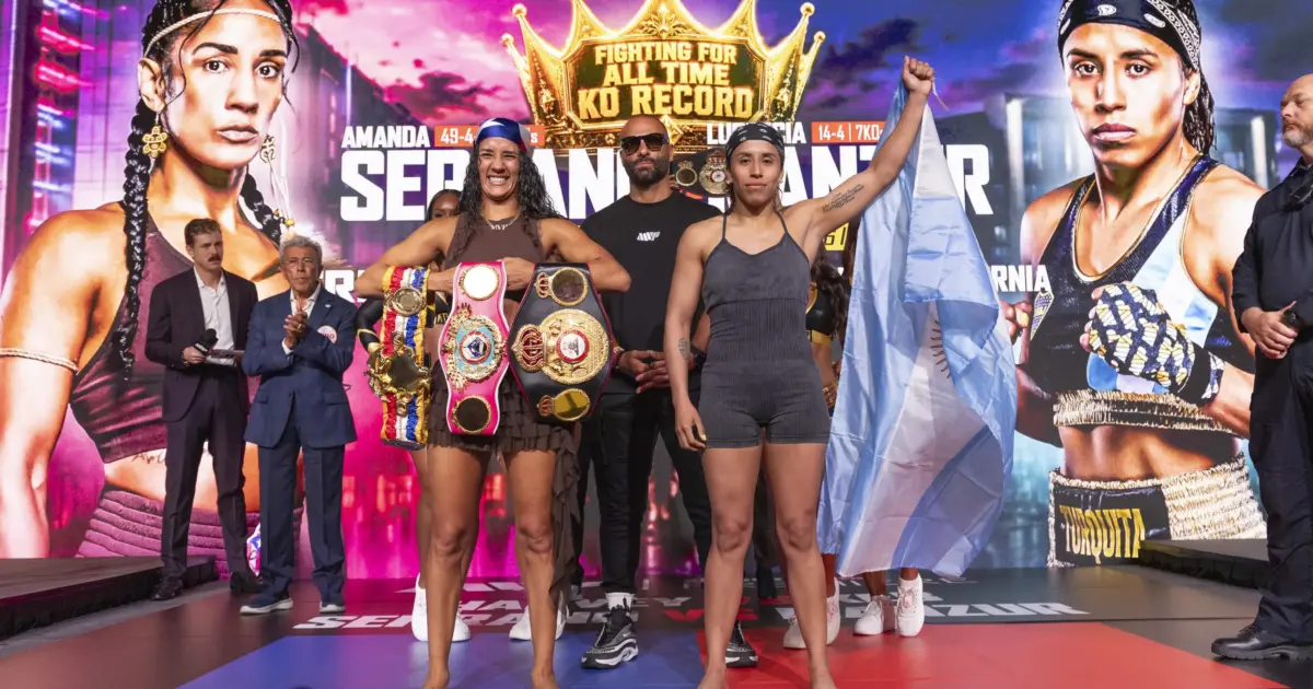 Amanda Serrano and Lucrecia Manzur pose for the cameras