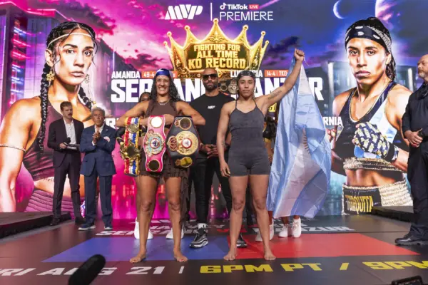 Amanda Serrano and Lucrecia Manzur pose for the cameras
