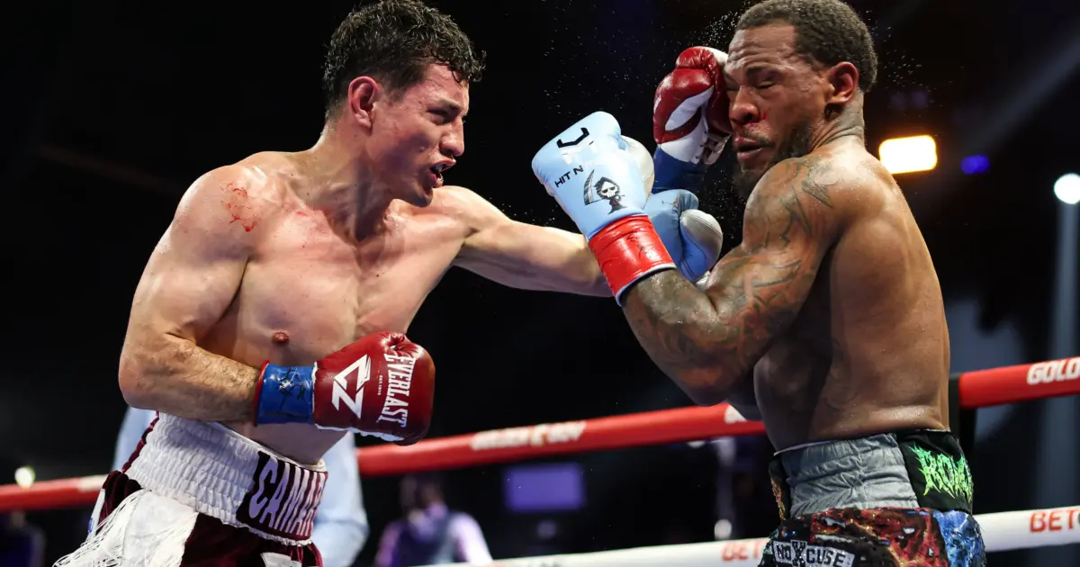 William Zepeda lands left hand on Lamont Roach Jr