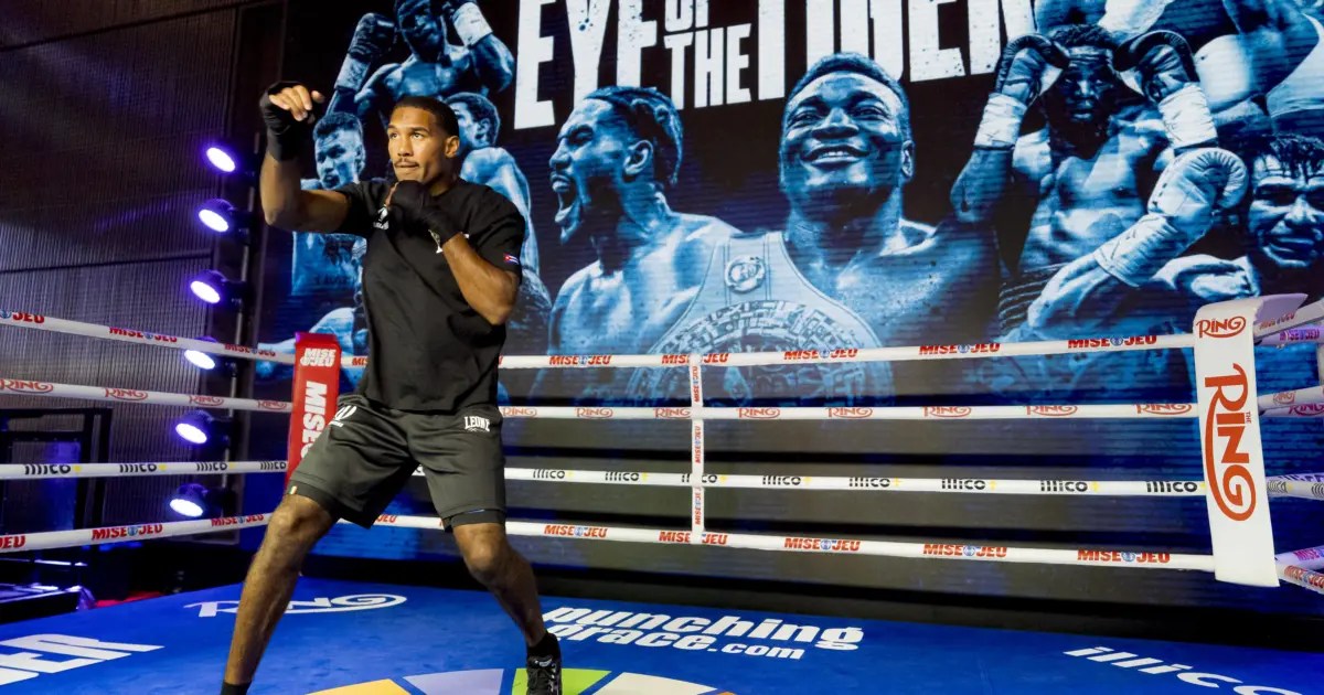 Osleys Iglesias works out