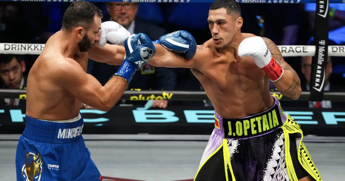 Jai Opetaia lands straight right against Noel Mikaelian.