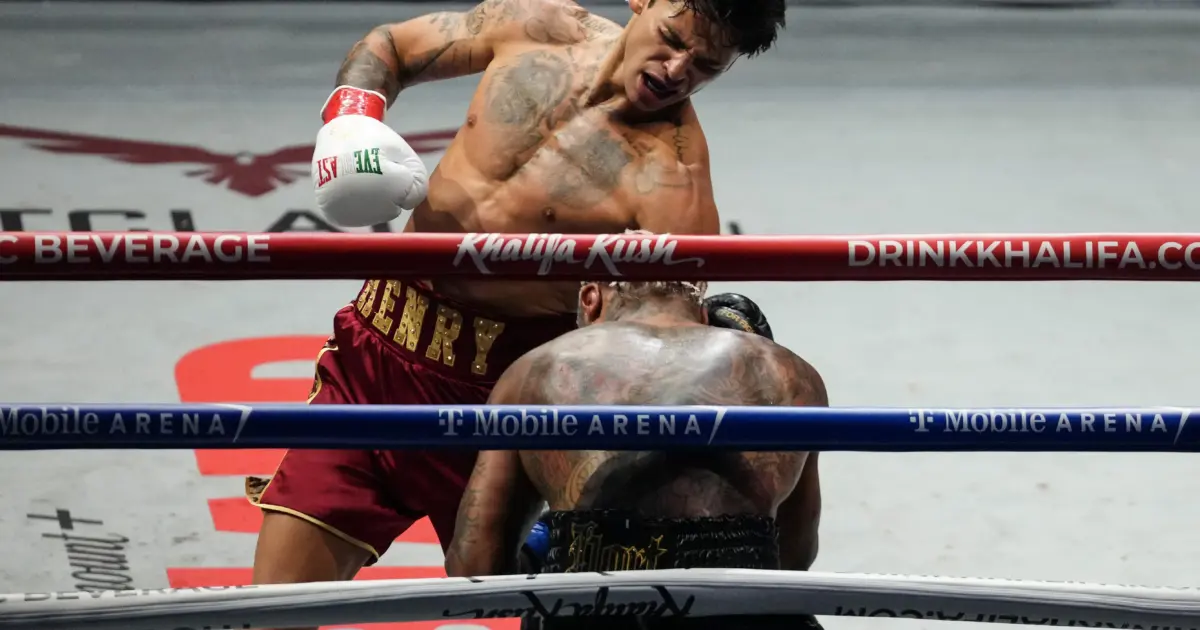 Ryan Garcia lands left uppercut on way to stoppage win over Conor Benn