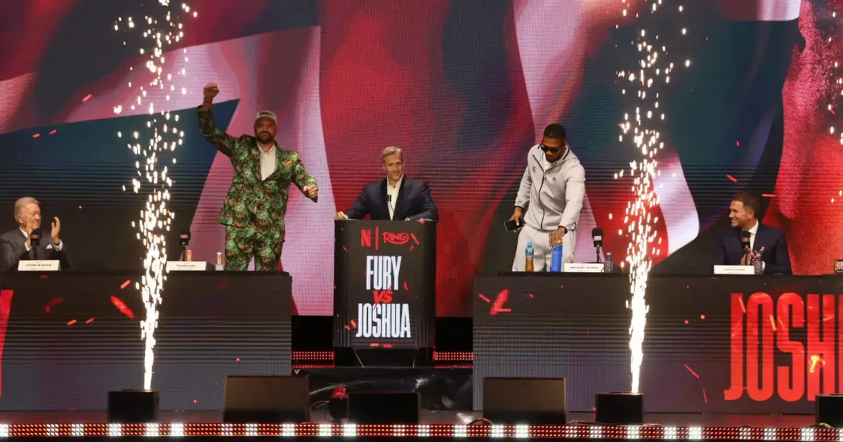 Tyson Fury vs Anthony Joshua presser - both enter the stage in London