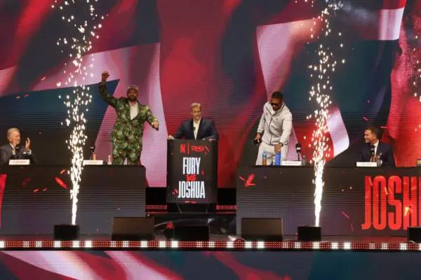 Tyson Fury vs Anthony Joshua presser - both enter the stage in London