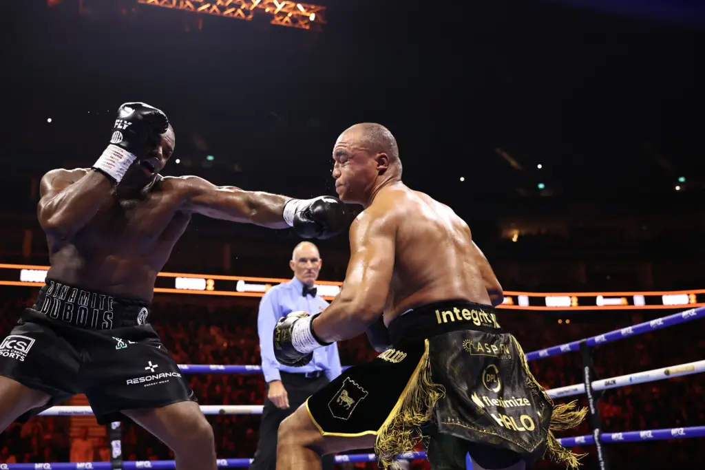 Daniel Dubois vs Fabio Wardley 2: Daniel Dubois lands left hand against Fabio Wardley