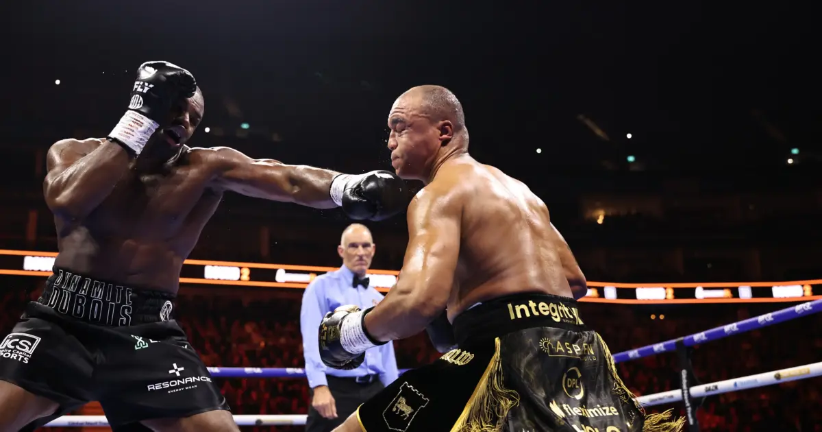 Daniel Dubois vs Fabio Wardley 2: Daniel Dubois lands left hand against Fabio Wardley