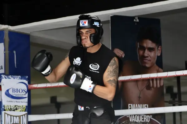 Emanuel Navarrete in headgear preparing for Foster fight on October 24